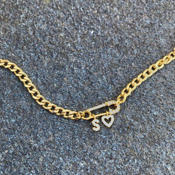 Kalpli Taşlı Harfli İğne Choker - Fi Season