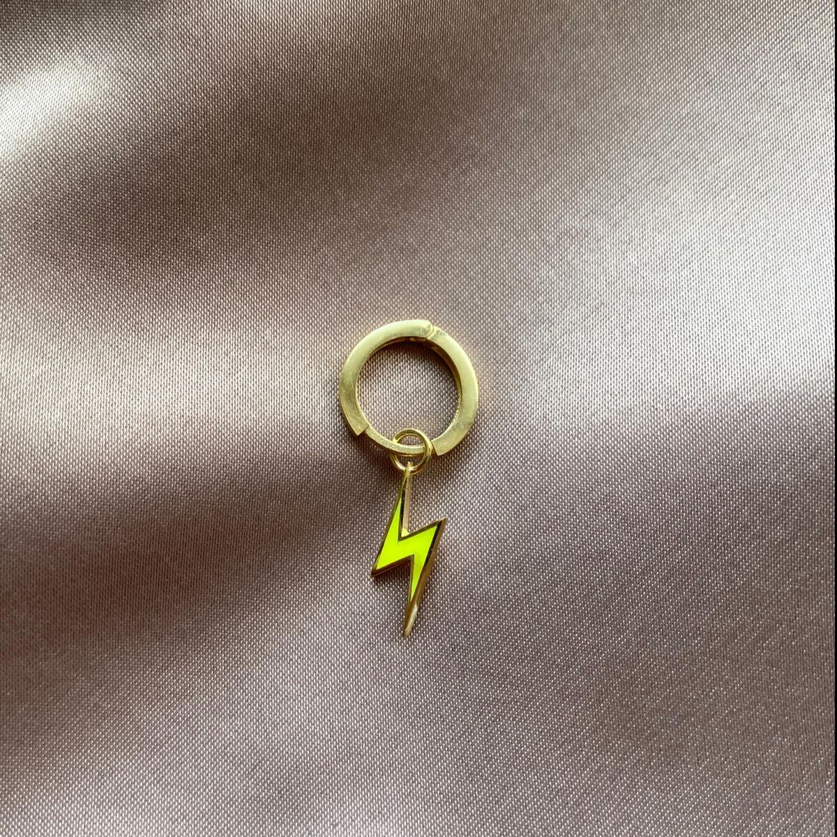Tekli Halkalı Neon Sarı Mineli Şimşek Küpe | 925 Gümüş - 1